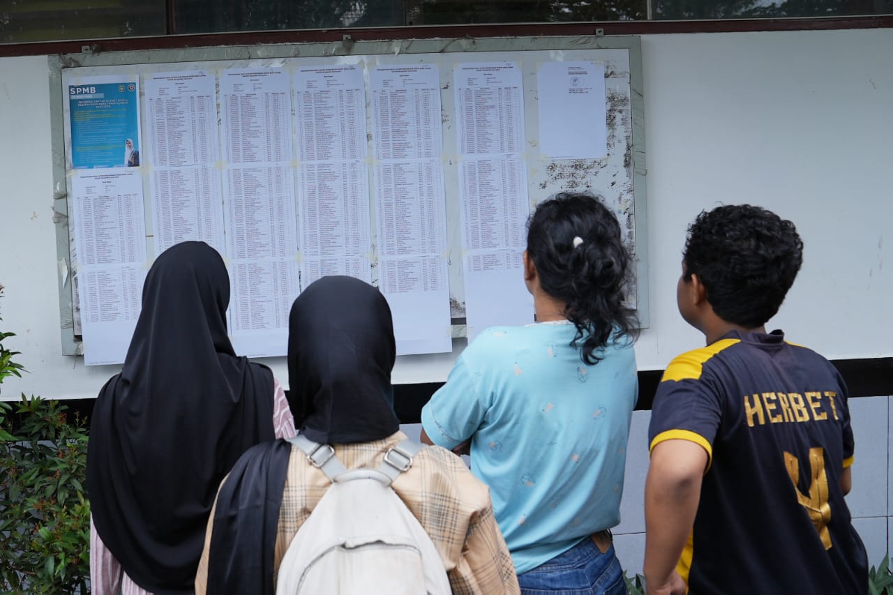 Read more about the article Apresiasi Praktik Baik SPMB di Daerah, Kemendikdasmen Aktif Terjunkan Tim Pemantau ke Sekolah