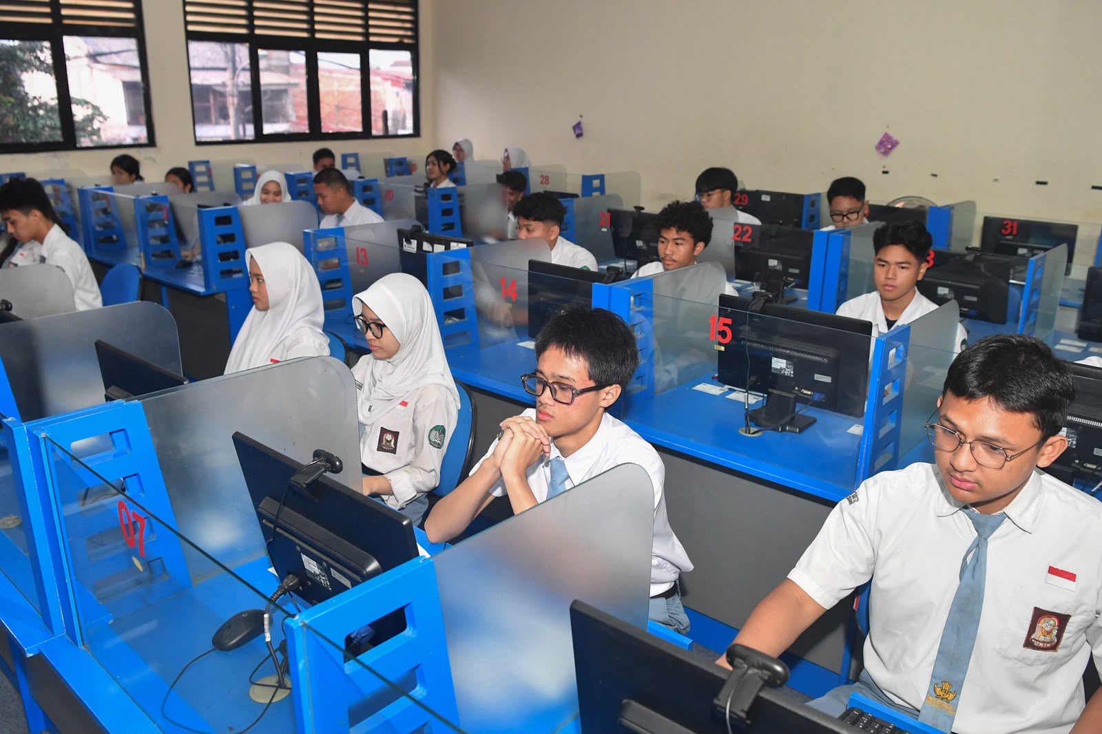 Read more about the article Sempat Ada Kendala pada Sesi Pertama Hari Kedua, Pelaksanaan TKA Secara Umum Berjalan Lancar
